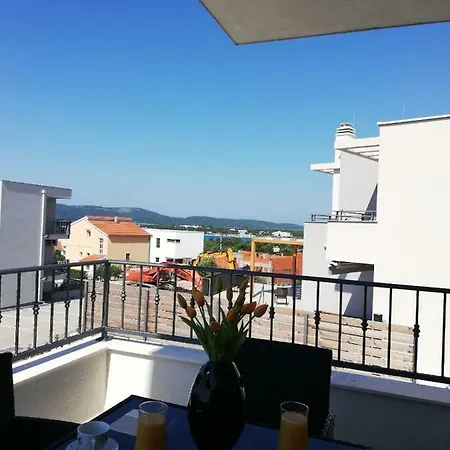 Nia Apartment