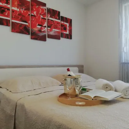 Nia Apartment