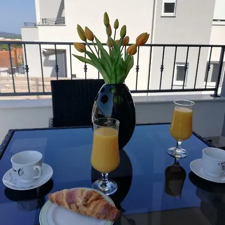 Nia Apartment *