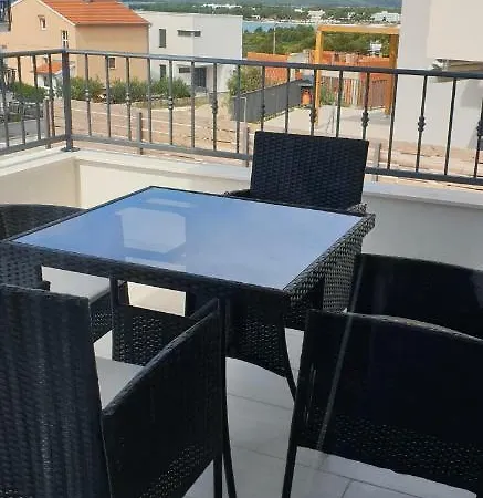 Nia Apartment *