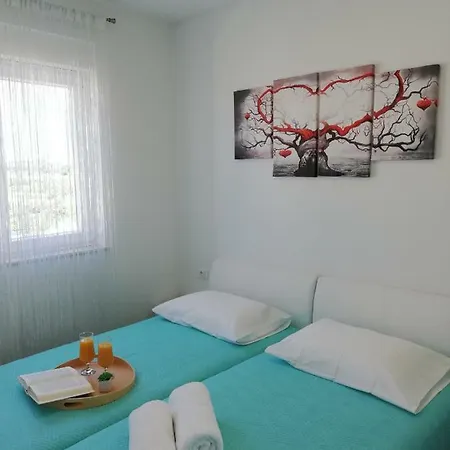 Nia Apartment *